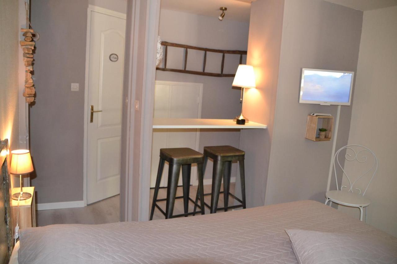 Maison Sous Le Pont Bed and Breakfast Meyras Exterior foto