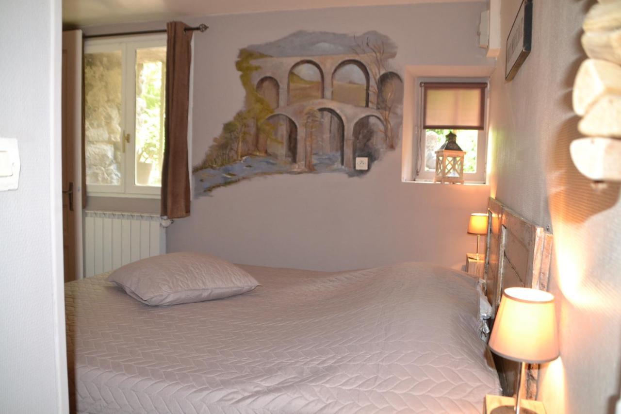 Maison Sous Le Pont Bed and Breakfast Meyras Exterior foto