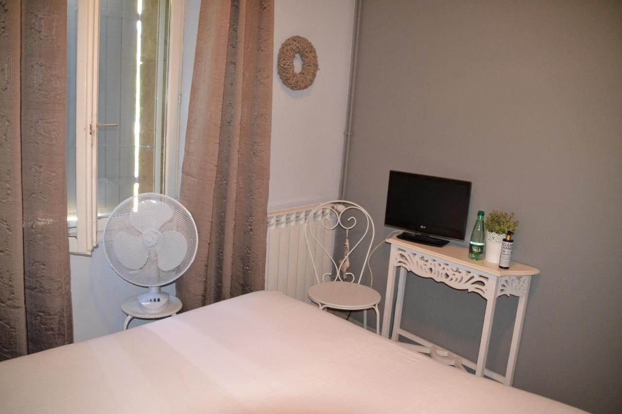 Maison Sous Le Pont Bed and Breakfast Meyras Exterior foto