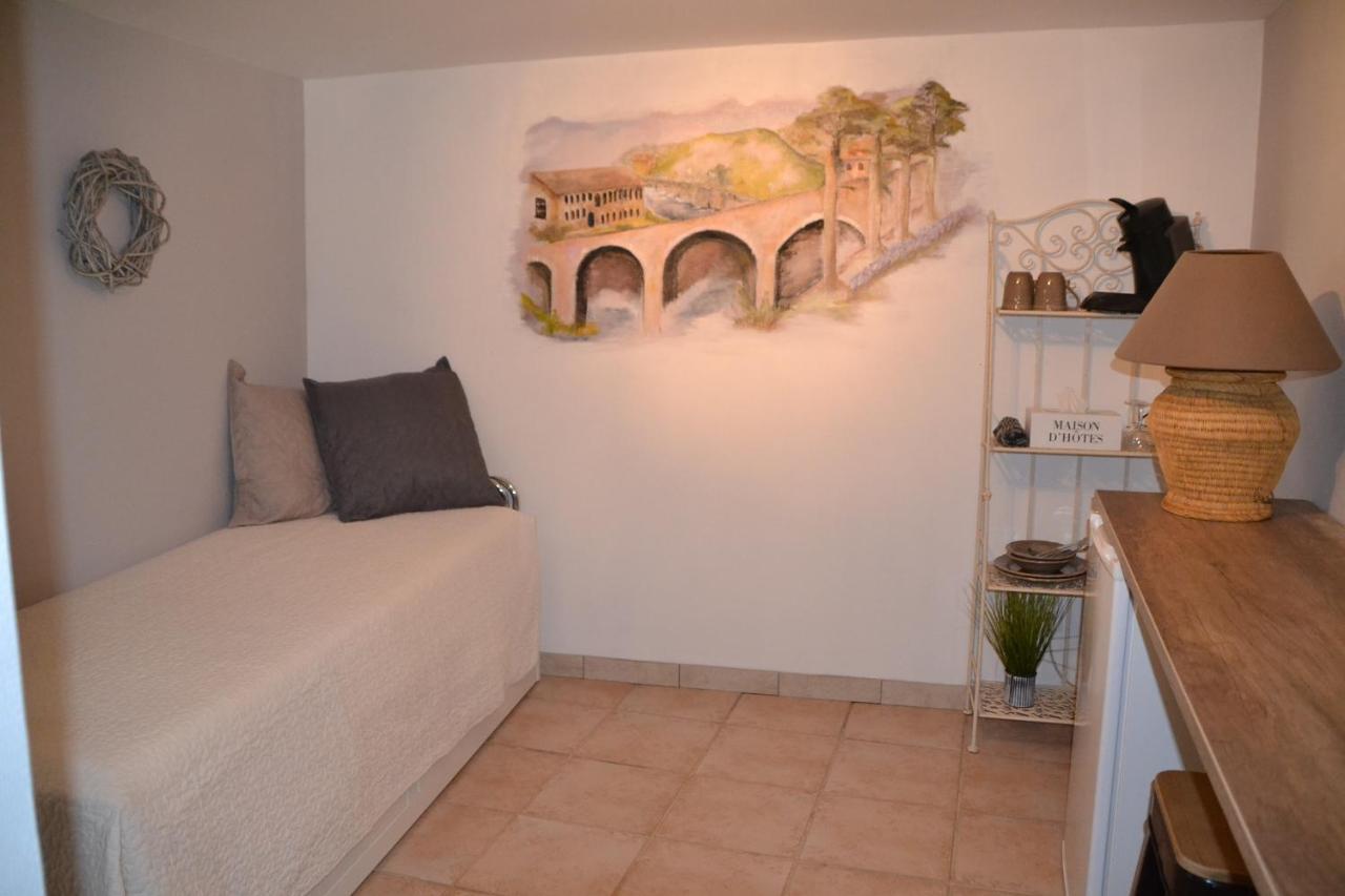 Maison Sous Le Pont Bed and Breakfast Meyras Exterior foto